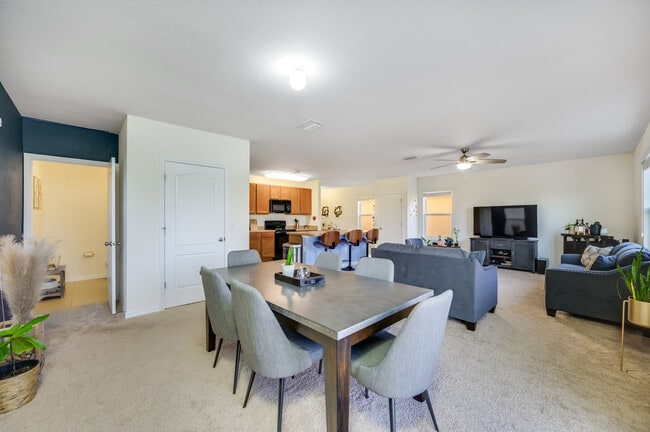 Building Photo - 10530 Whispering Hammock Dr