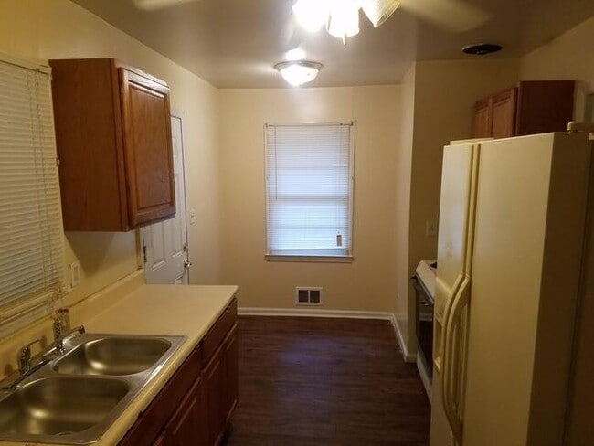 Building Photo - 3BR Brick Ranch Home, Total Electric