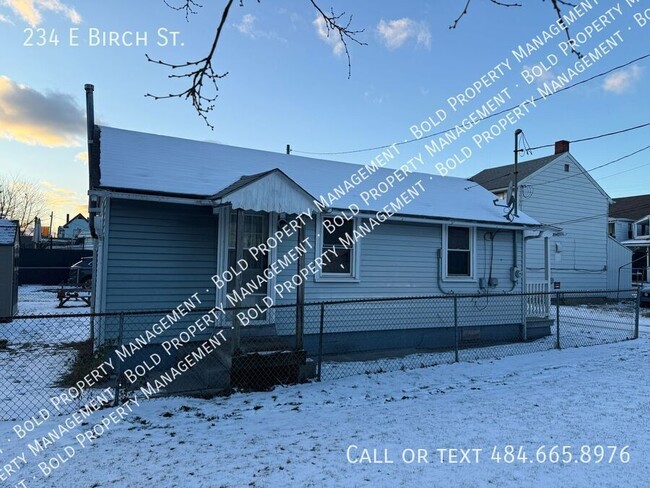 Building Photo - Tiny home on Birch St