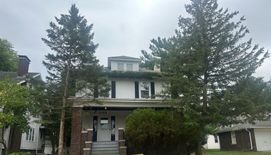 Building Photo - Timeless 3 Bedroom House!