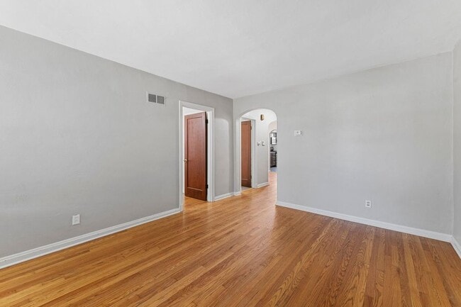 Building Photo - 3412 Lawn Ave