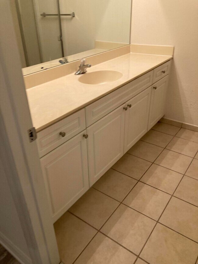 Building Photo - 3018 Alcazar Pl