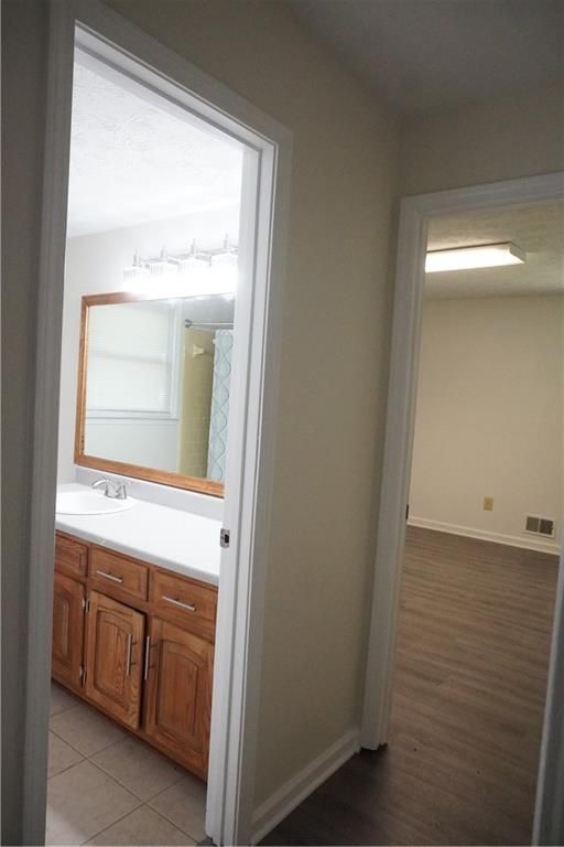 Building Photo - 2421 Fieldstone Dr SE