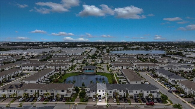 Building Photo - 805 SE 18th St