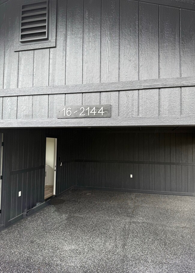 Building Photo - 16-2144-2144 Treefern Dr