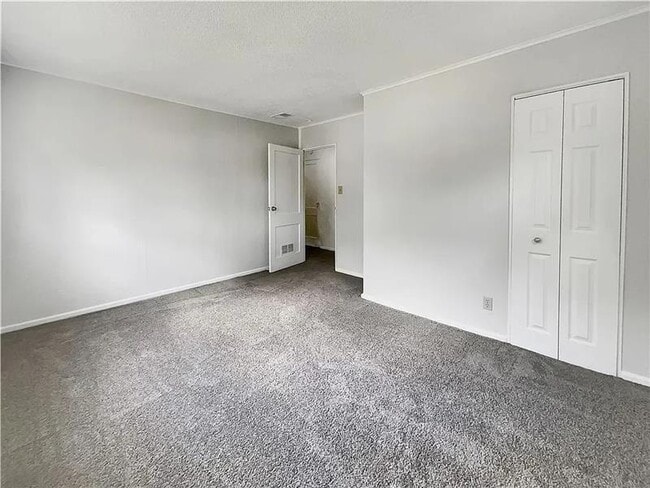 Building Photo - 1202 Clifton Ave
