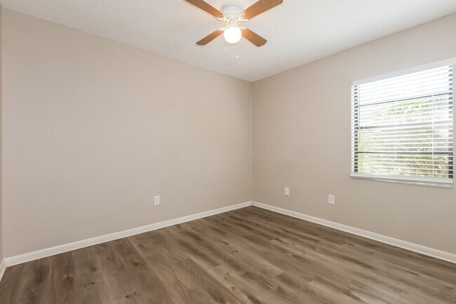 Building Photo - 813 Regal Palm Ct