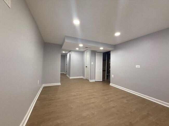 Building Photo - Three Bedroom House in Dundalk