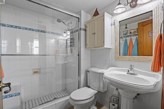 Building Photo - 9940 S Ocean Dr