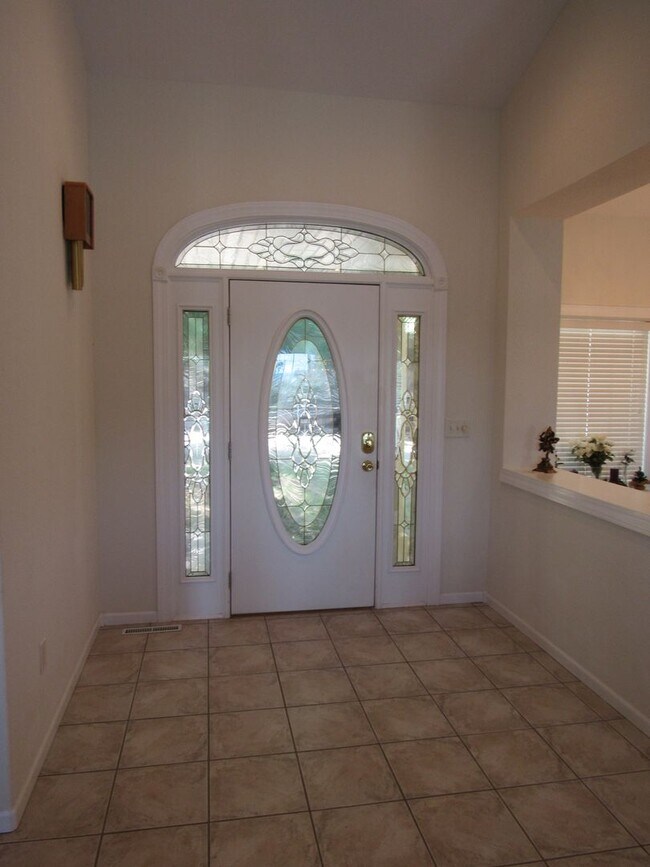 Building Photo - Osage Beach house for rent