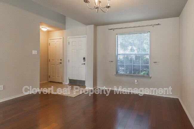 Building Photo - 104 Rattlesnake Way