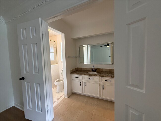 Building Photo - 2075 Little Cedar Dr
