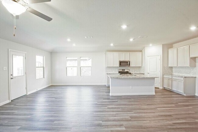 Building Photo - 625 Hidden Cove Dr