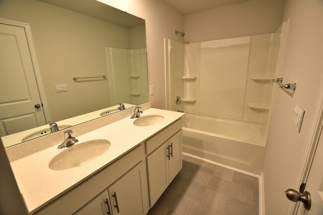 Building Photo - 468 Rosemount