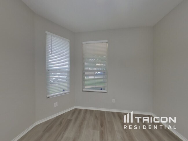 Building Photo - 2511 Sunset Bend