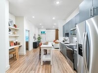 Building Photo - 641 W Crosstimbers St