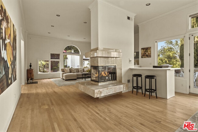 Building Photo - 3780 1/2 Multiview Dr