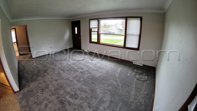 Building Photo - 2082 High Dr SE