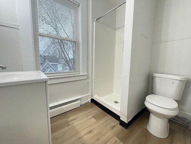 Building Photo - 51 Pennacook St