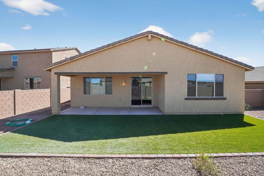 Building Photo - 13861 E Red Oaks Dr