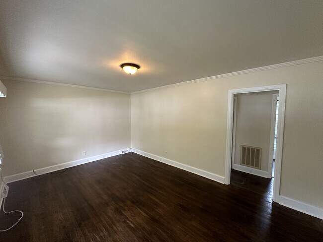 Building Photo - 373 Juless St