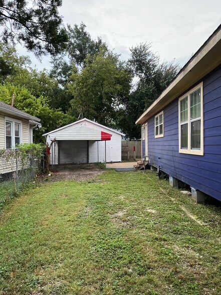 Building Photo - 210 N Estelle St