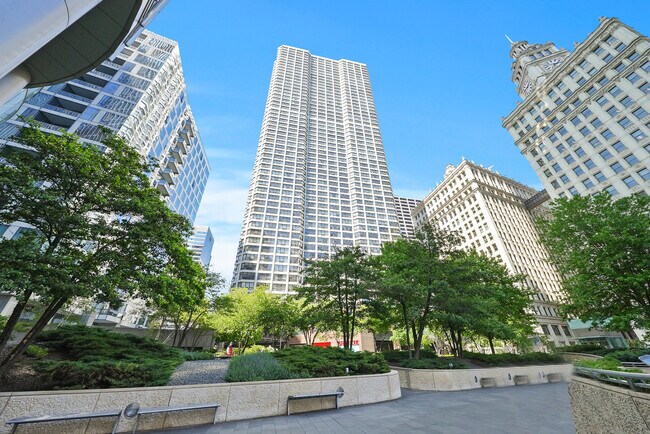 Primary Photo - 405 N Wabash Ave