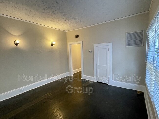 Building Photo - 2327 College St