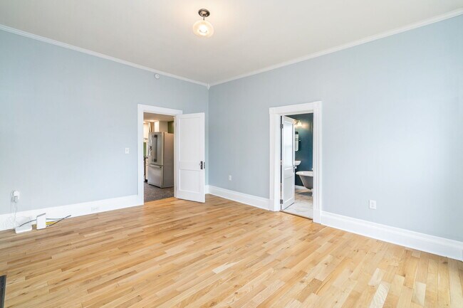 Building Photo - 206 E Springdale Ave