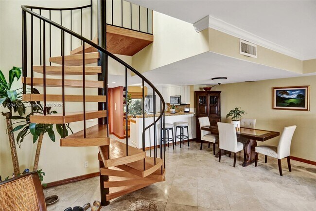 Building Photo - 2725 NE 165th St