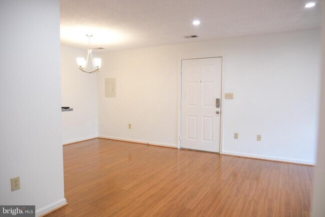 Building Photo - 6941 Mary Caroline Cir