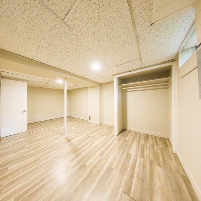 Building Photo - Updated 3 Bedroom 2.5 Bathrooms