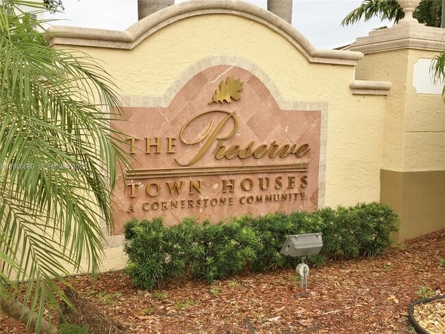 Building Photo - 8940 NE 8th Ave