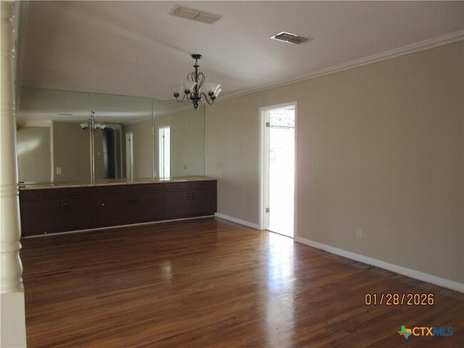 Building Photo - 906 Illinois Ave