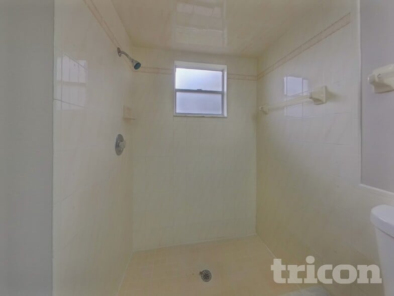 Building Photo - 5913 Fall River Dr