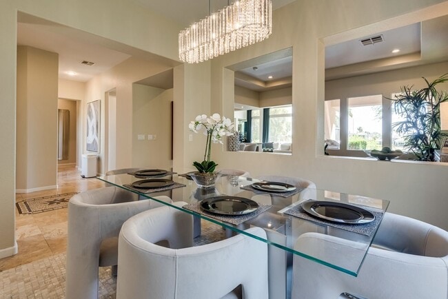 Building Photo - Beautiful Single-Story Residence in Premier Golf Course Community