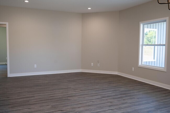 Building Photo - 8441 Oak Shade Cir