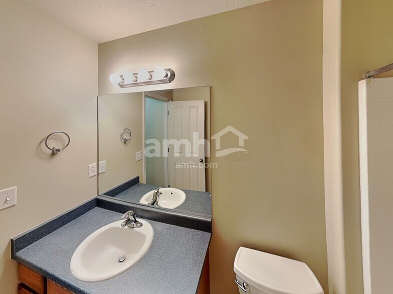 Building Photo - 841 Wilstead Dr