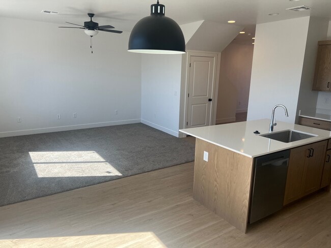 Building Photo - 1811 Livy Ln