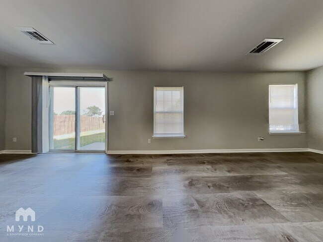 Building Photo - 1910 Sunset Village Dr