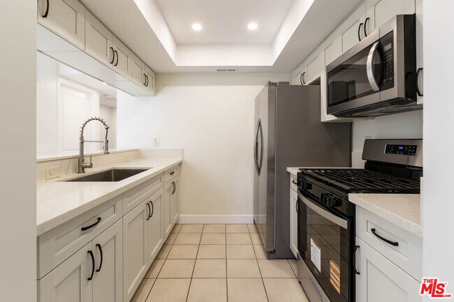 Building Photo - 2345 Highbury Ave