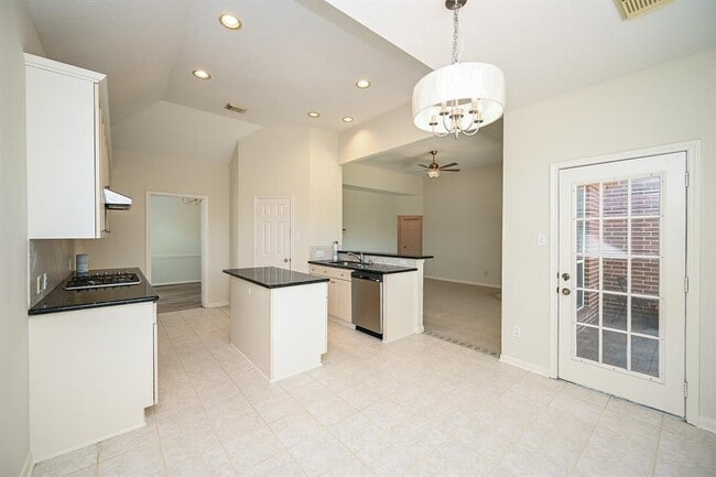 Building Photo - 18018 Somerset Knolls Ct
