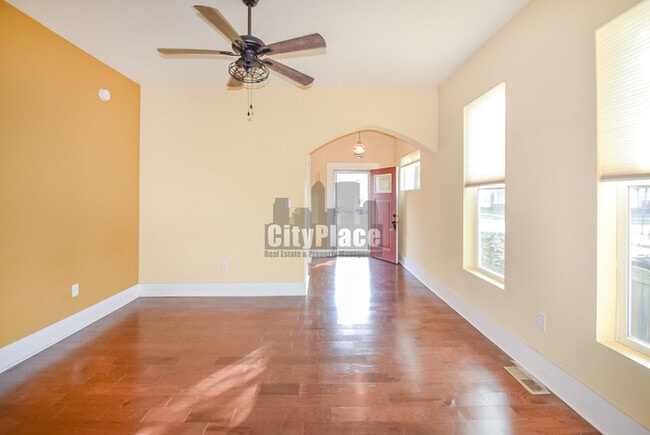 Building Photo - 1230 Villa Ave