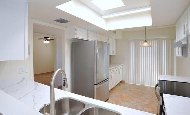 Building Photo - Beautifully Updated 3 Bedroom Townhome nea...