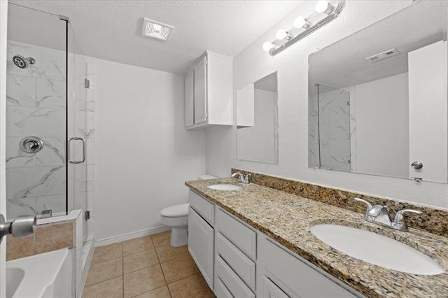 Building Photo - 3550 Country Square Dr