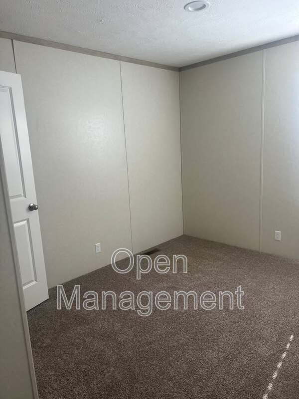 Building Photo - 825 1st Ave E