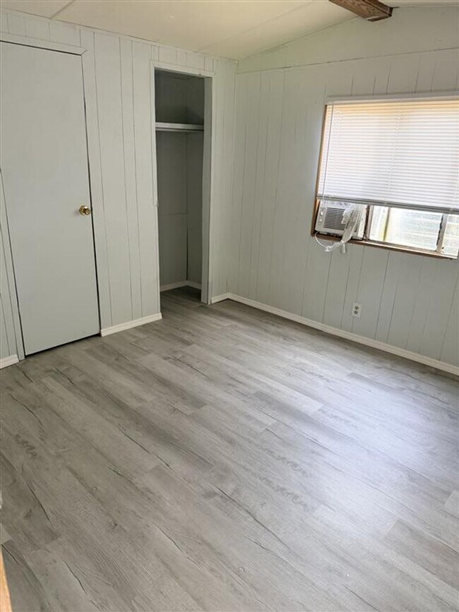 Building Photo - *RENT TO OWN* - PLANT CITY 2/1