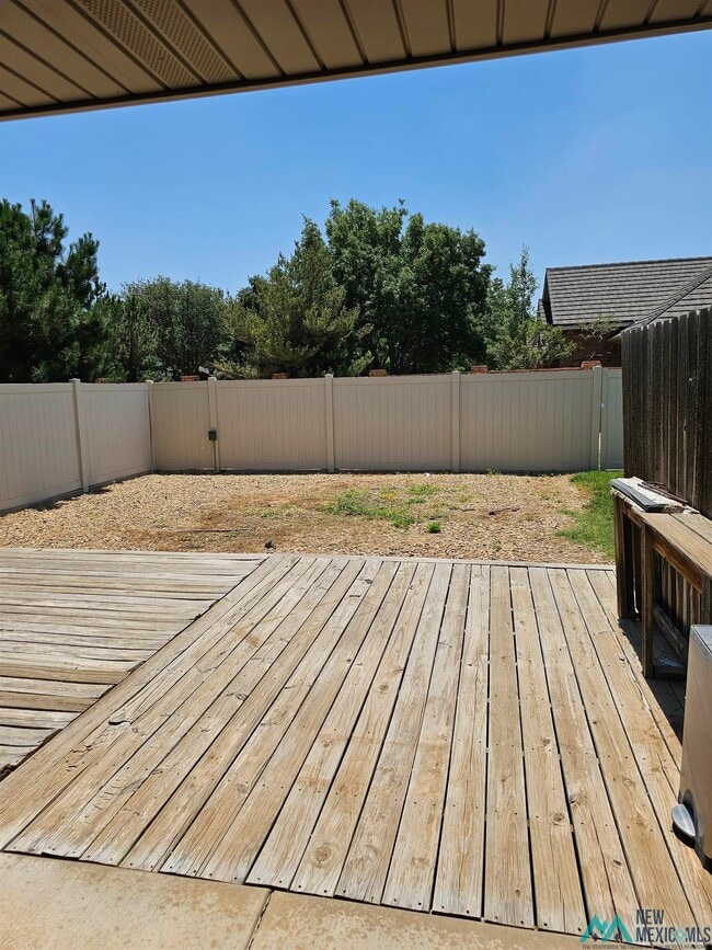 Building Photo - 113 Mariposa Dr