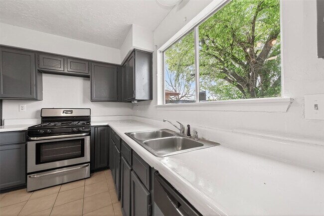 Building Photo - Beechbend Drive, Missouri City, TX 77489 - 4 BR 2.5 BA single-family home
