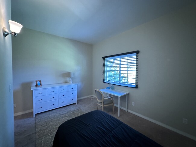 Building Photo - Room for rent in San Diego home near San D...